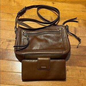 Brown Leather Fossil Purse & Wallet